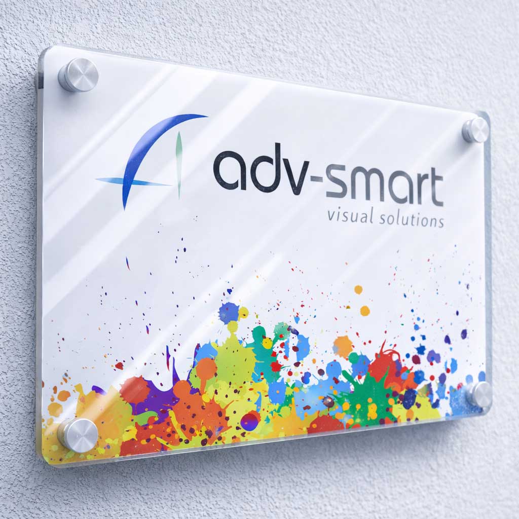 Targa in Plexiglass Personalizzata con stampa adatta per esterno, completa di distanziali in acciaio